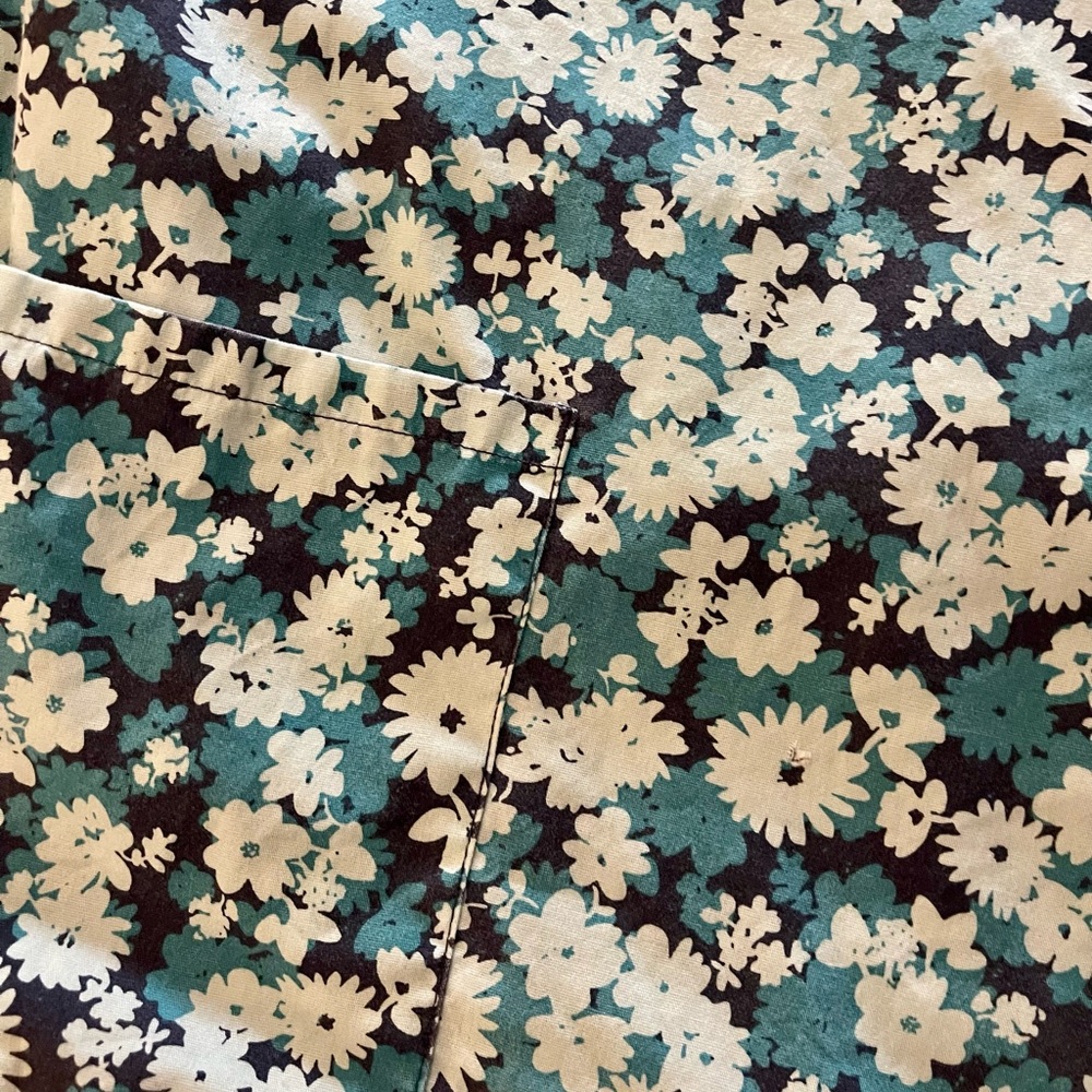 Butter, soft cotton scrub top. Super comfy. - Picture 3 of 4